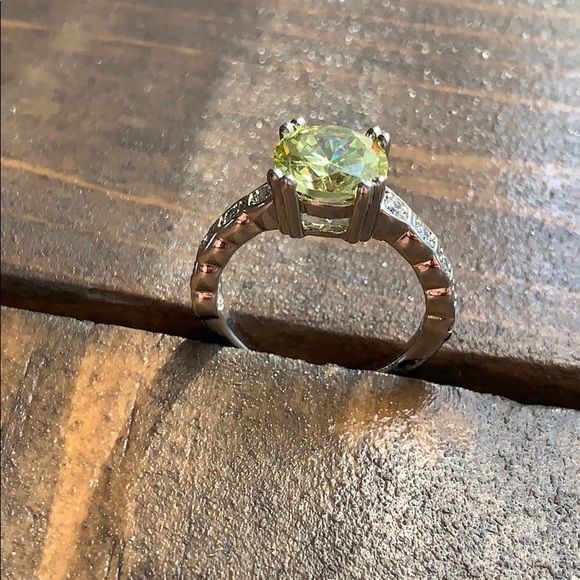 Ring - Picture 2 of 5